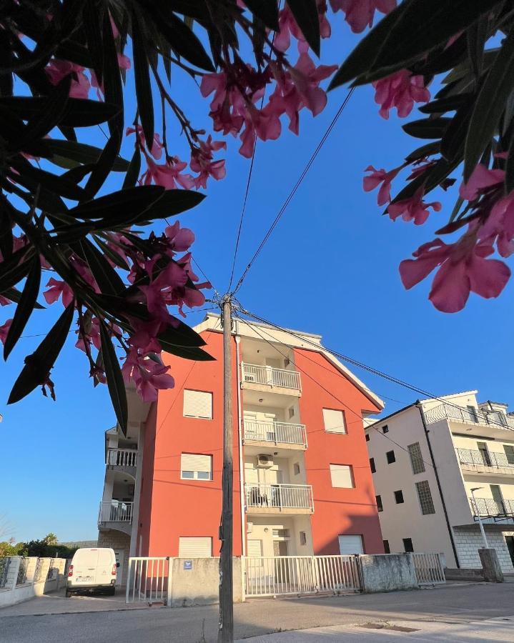 Apartments Zora Trogir Eksteriør bilde